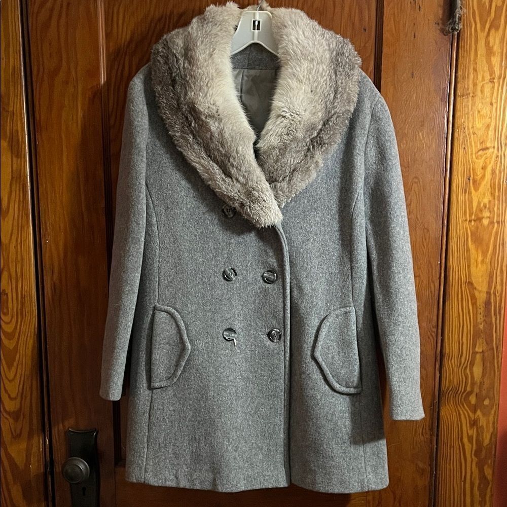 Vintage IGLU Elegant Gray Double-Breasted Wool Coat with Faux Fur Collar